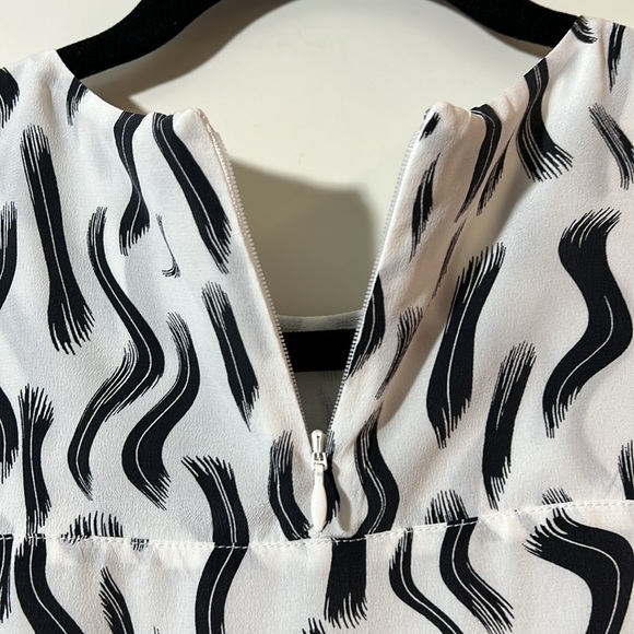 Joie 100% Silk Long Sleeved Dress. - Picture 8 of 8